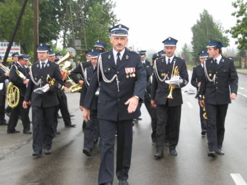 Orkiestra dęta pod przewodnictwem prezesa Grzegorza Mizerskiego maszerowała ulicami Żarek.