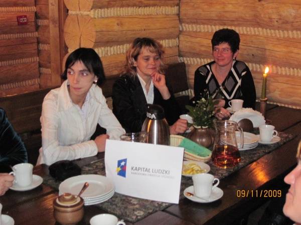 Na fot. Od lewej  Iwona Wolska z Żarki, Urszula Kubis z Jaroszowa oraz Marzena Sierpińska z Zawady w trakcie uroczystości podsumowującej projekt. 