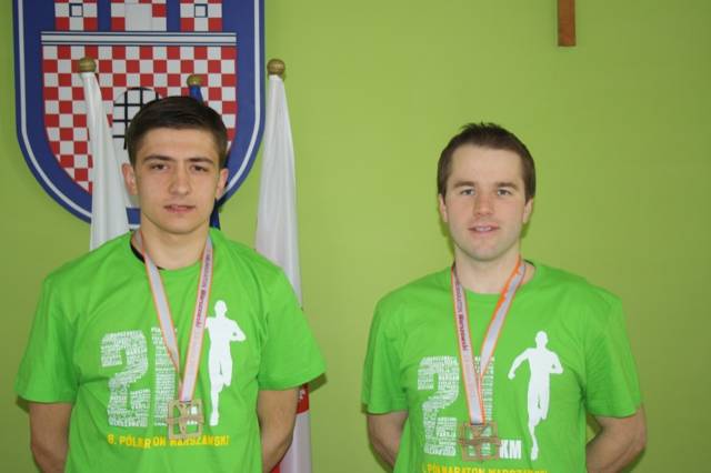 Bartłomiej Świerdza i Jakub Jarosz wspólnie wystartowali w półmaratonie.