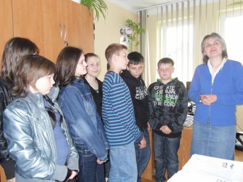 Anna Kowacka wprowadzała uczniów w plany zagospodarowania przestrzennego. 
