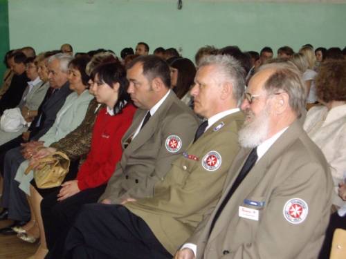 Na fot. Od lewej Karl Otto Biedermann, Ulrich Radke, Holger Lehnen, Marina Lehnen w czasie uroczystości w Zespole Szkół. 