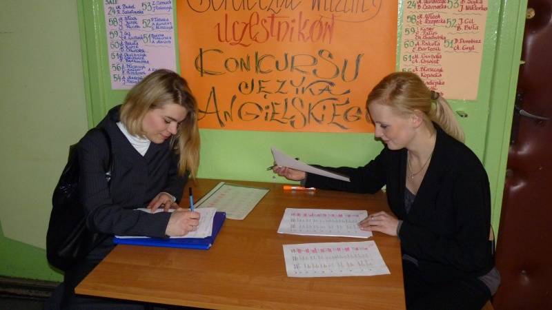 Od lewej Agnieszka Stróżna i Aleksandra Major – nauczycielki Szkoły Podstawowej w Żarkach organizatorki międzypowiatowego konkursu. 