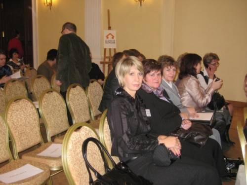 Na fot. W oczekiwaniu na prezentację: Małgorzata Musialik, Jadwiga Podlejska,  Barbara Ledwoch.