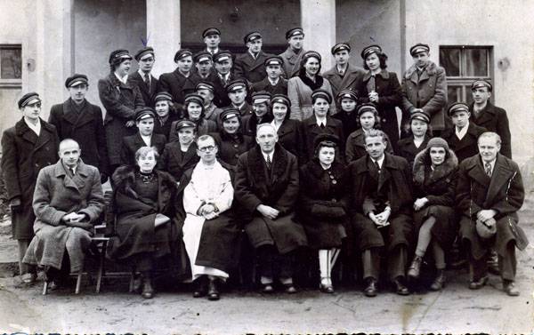 Pierwsza matura w Żarkach w 1949 roku (w załączniku zdjęcie w większym formacie)