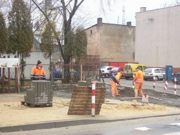 : Trwają prace remontowe na drogach gminnych.