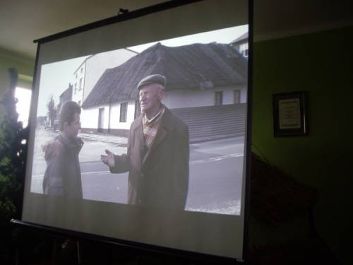 Fragment filmu pt. ”Księgi Jóżefa”. Na ekranie od lewej Szymon Morawiec i Józef Morawiec.