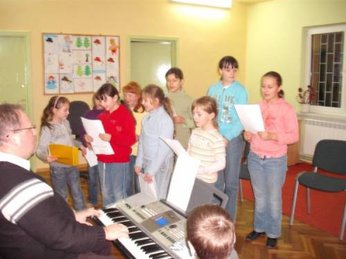 W Przybynowie odbywały się również zajęcia muzyczne.