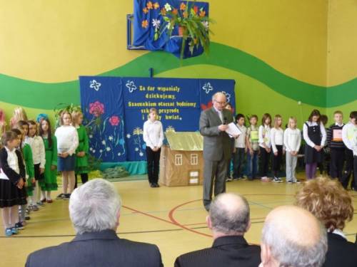 Burmistrz Klemens Podlejski w czasie oficjalnej częśći uroczystości. 