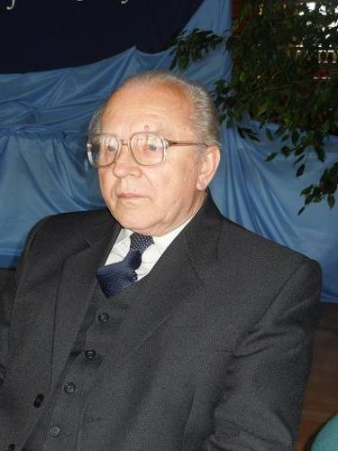 Przewodniczacy RM w latach 1998-2002 Henryk Rakowski. 