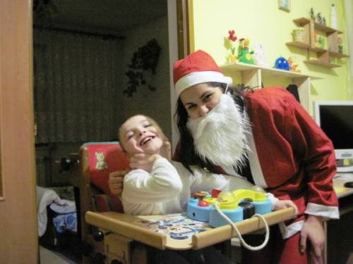 Kamilek z wizyty św. Mikołaja bardzo się ucieszył. 