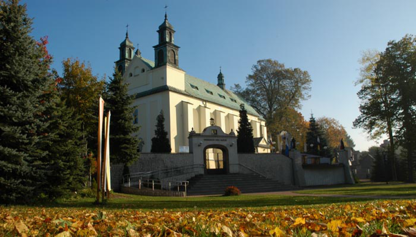 : Sanktuarium Matki Bożej Leśniowskiej.